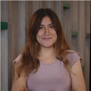 ¡Hola! Soy Karen, tu futura profe con alma viajera y mente curiosa. Estoy aqui para enseñarte de forma divertida y didactica.